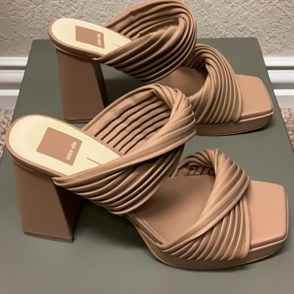 Dolce Vita Altin Platform Heeled Sandals - Picture 2 of 7
